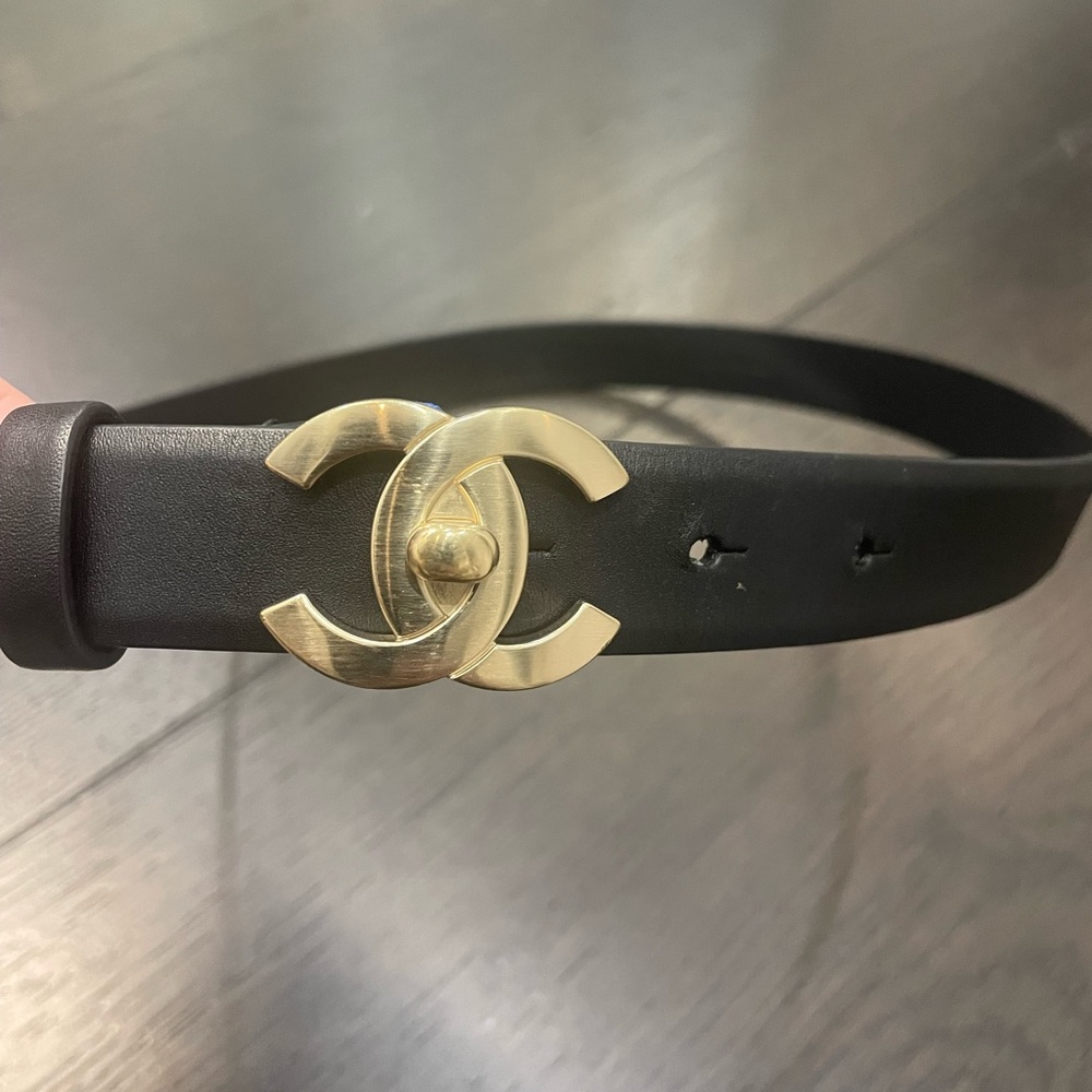 Chanel silver cc logo caviar belt